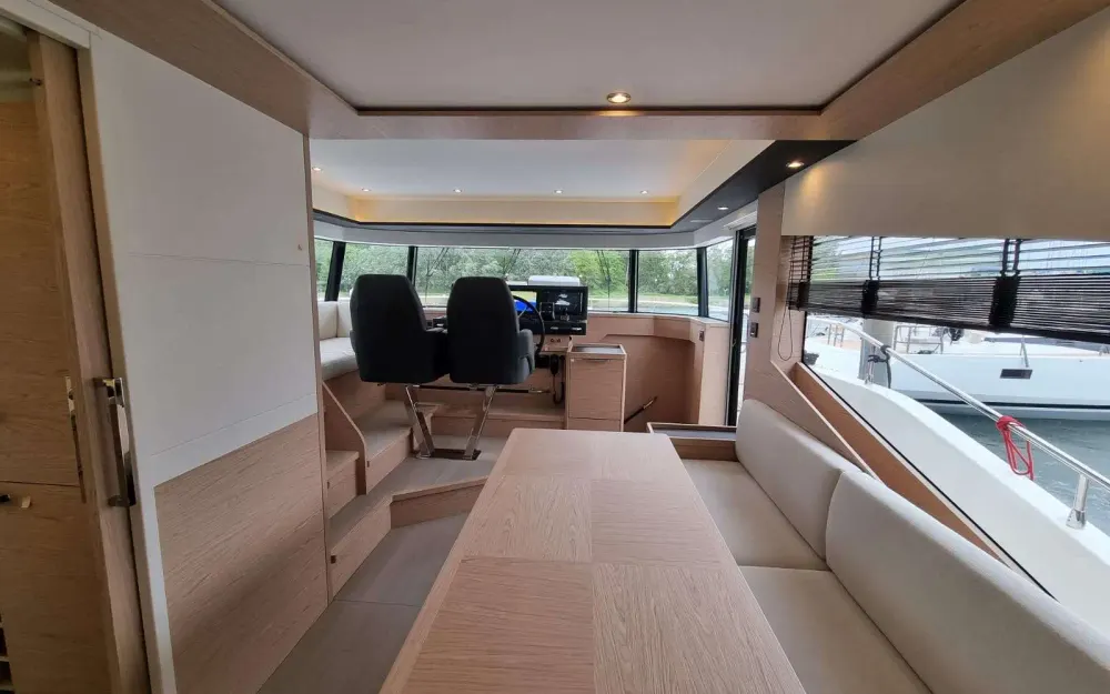 slider 2 Beneteau Grand Trawler 62