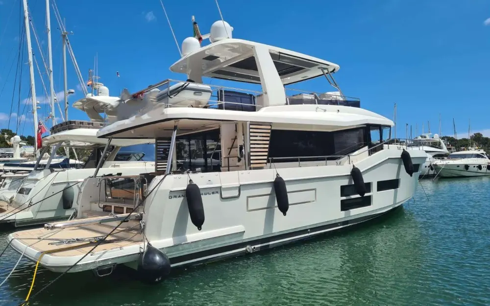 slider 29 Beneteau Grand Trawler 62