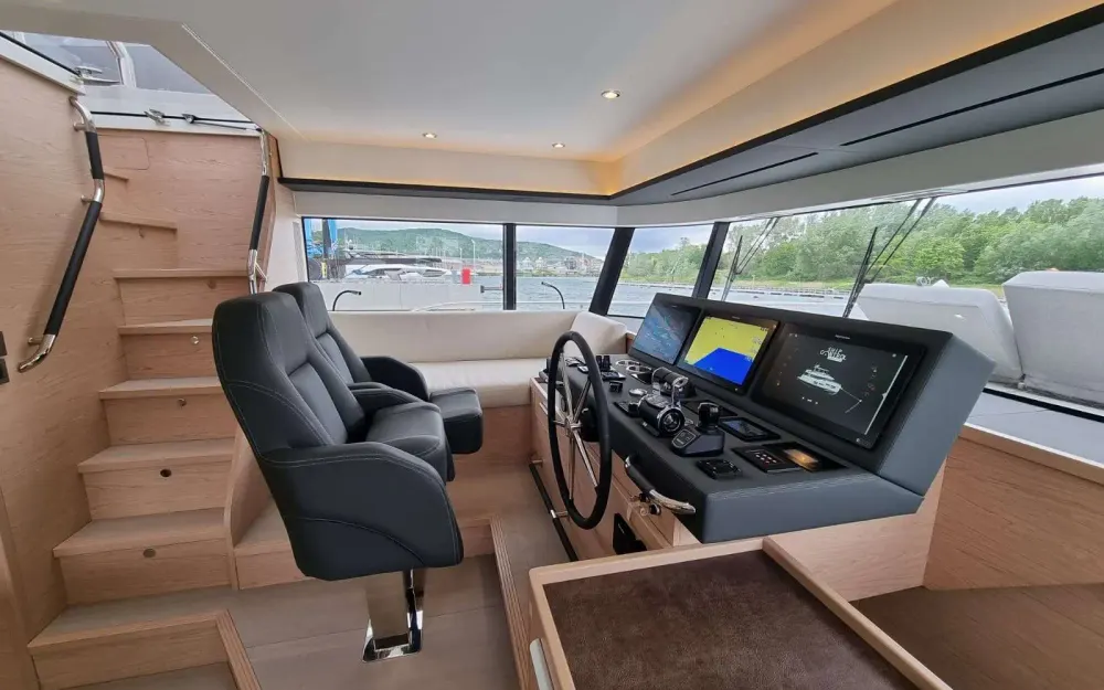 slider 30 Beneteau Grand Trawler 62