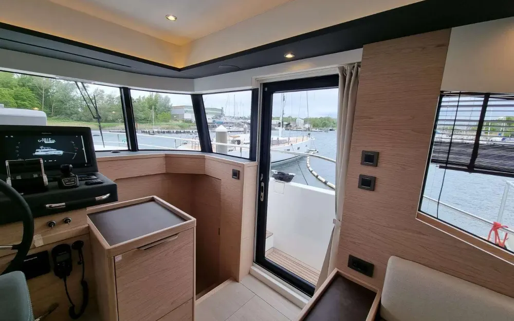 slider 33 Beneteau Grand Trawler 62