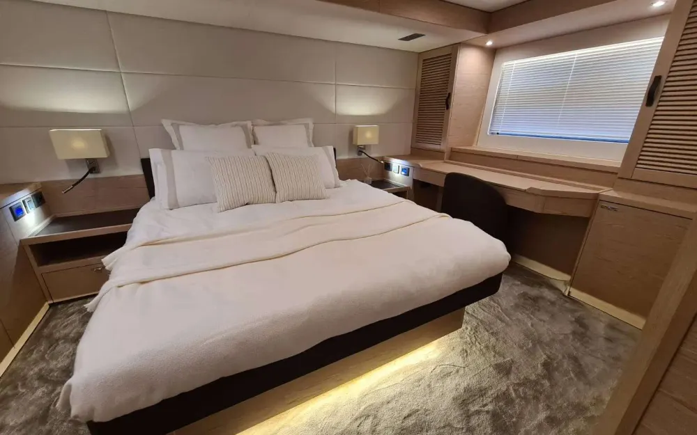 slider 35 Beneteau Grand Trawler 62