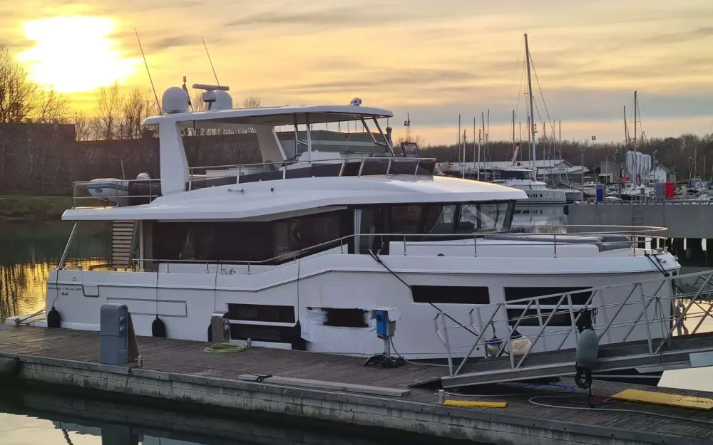 slider 37 Beneteau Grand Trawler 62