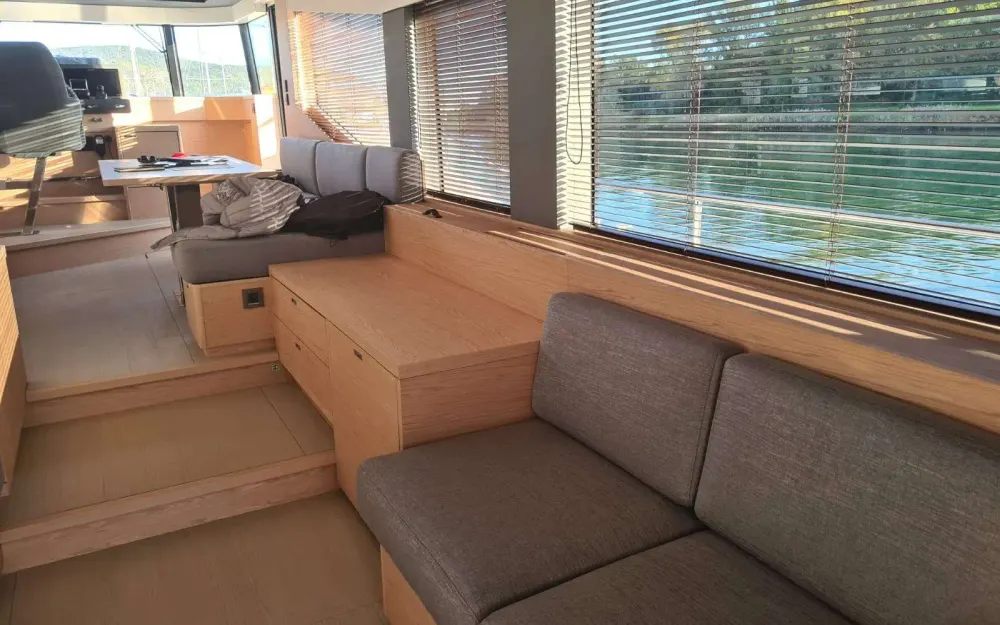 slider 38 Beneteau Grand Trawler 62
