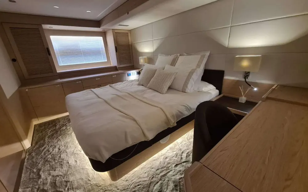 slider 5 Beneteau Grand Trawler 62
