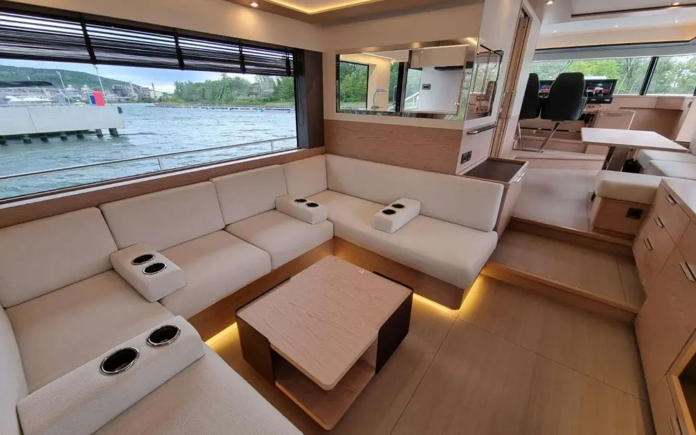 slider 6 Beneteau Grand Trawler 62