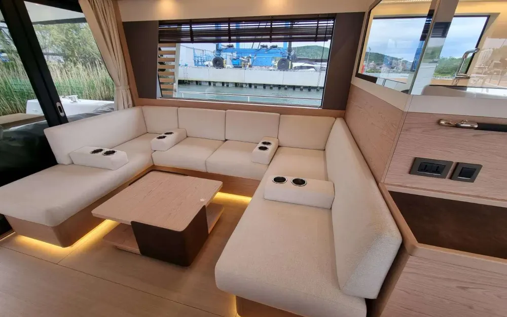 slider 7 Beneteau Grand Trawler 62
