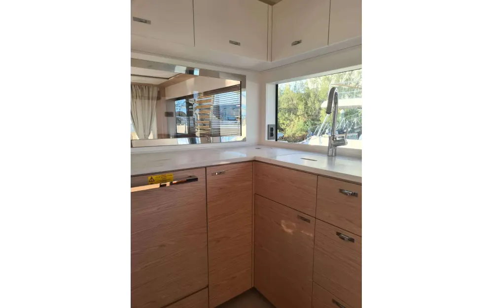 slider 8 Beneteau Grand Trawler 62