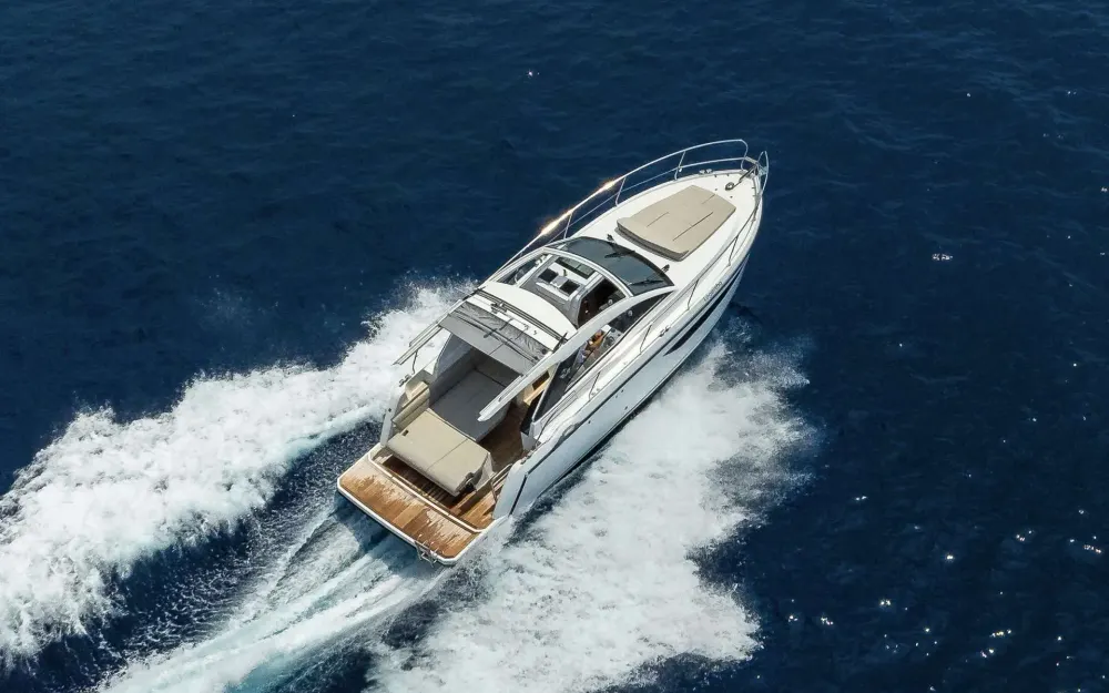 slider 10 Sealine  330 Sport