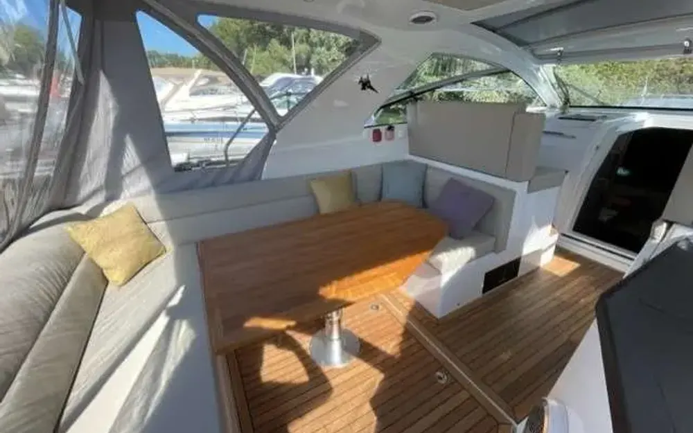 slider 11 Sealine  330 Sport