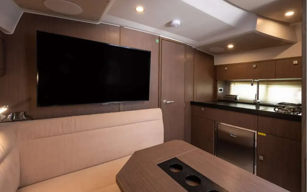 slider 22 Sealine  330 Sport
