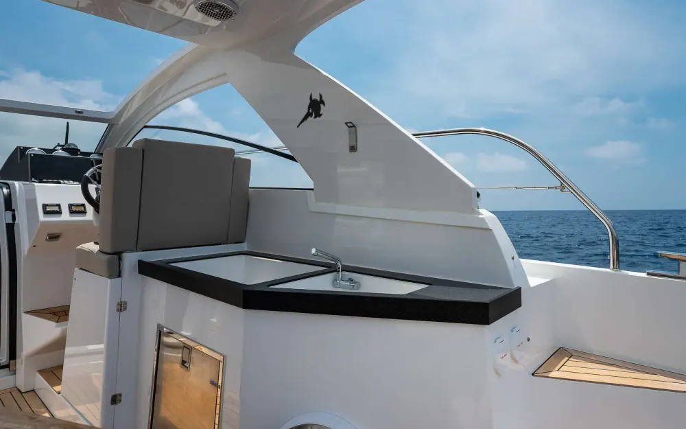 slider 25 Sealine  330 Sport