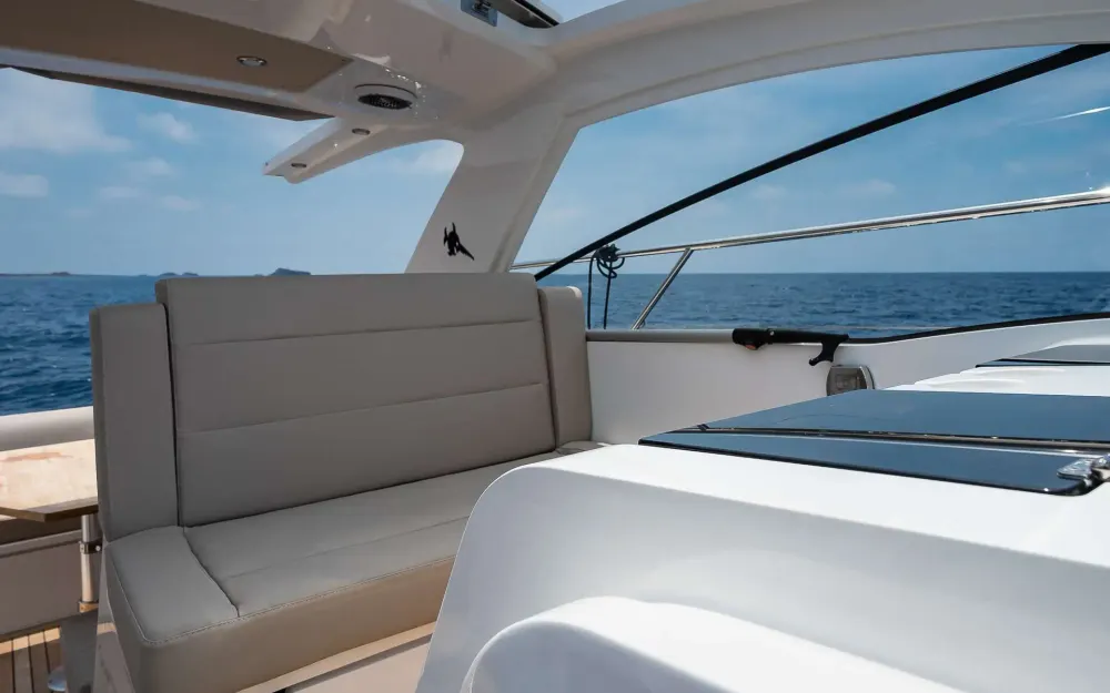 slider 26 Sealine  330 Sport