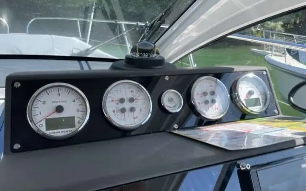 slider 28 Sealine  330 Sport