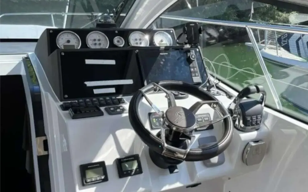 slider 31 Sealine  330 Sport