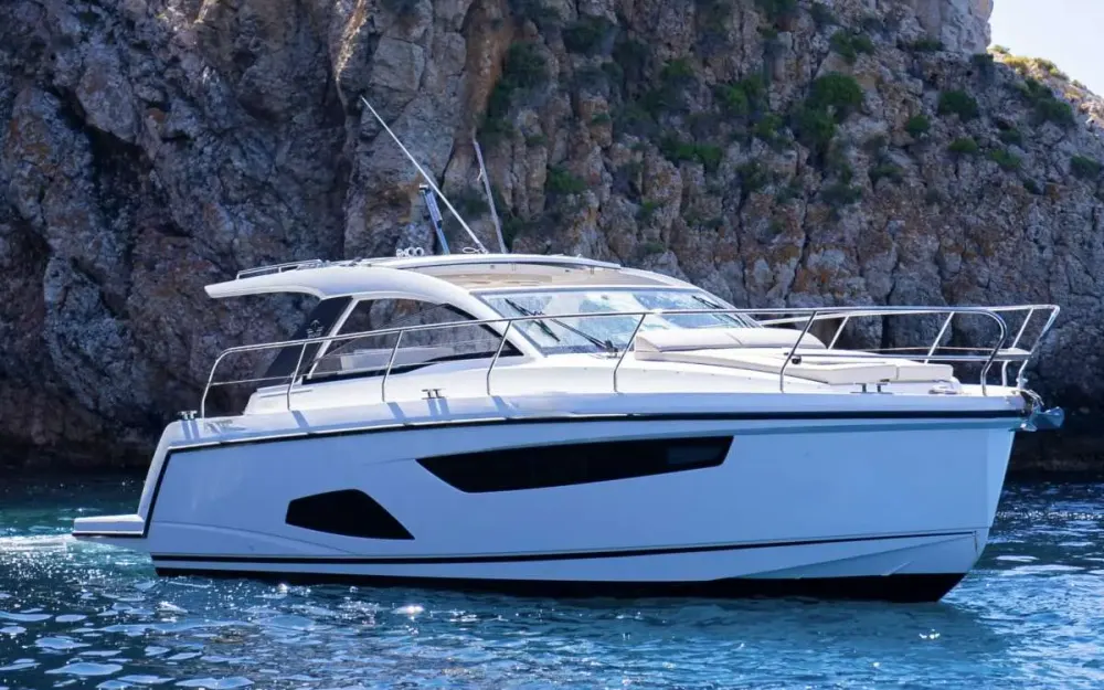 slider 4 Sealine  330 Sport