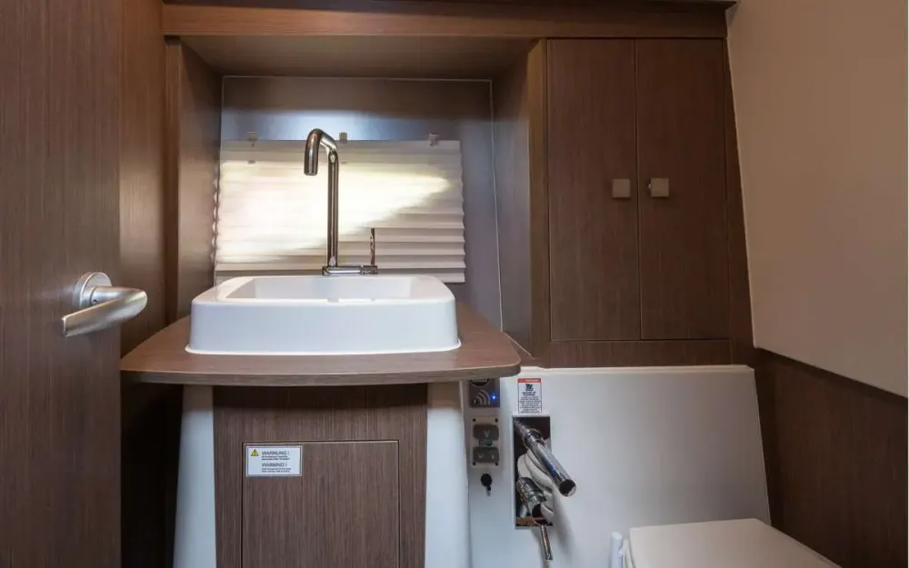 slider 7 Sealine  330 Sport