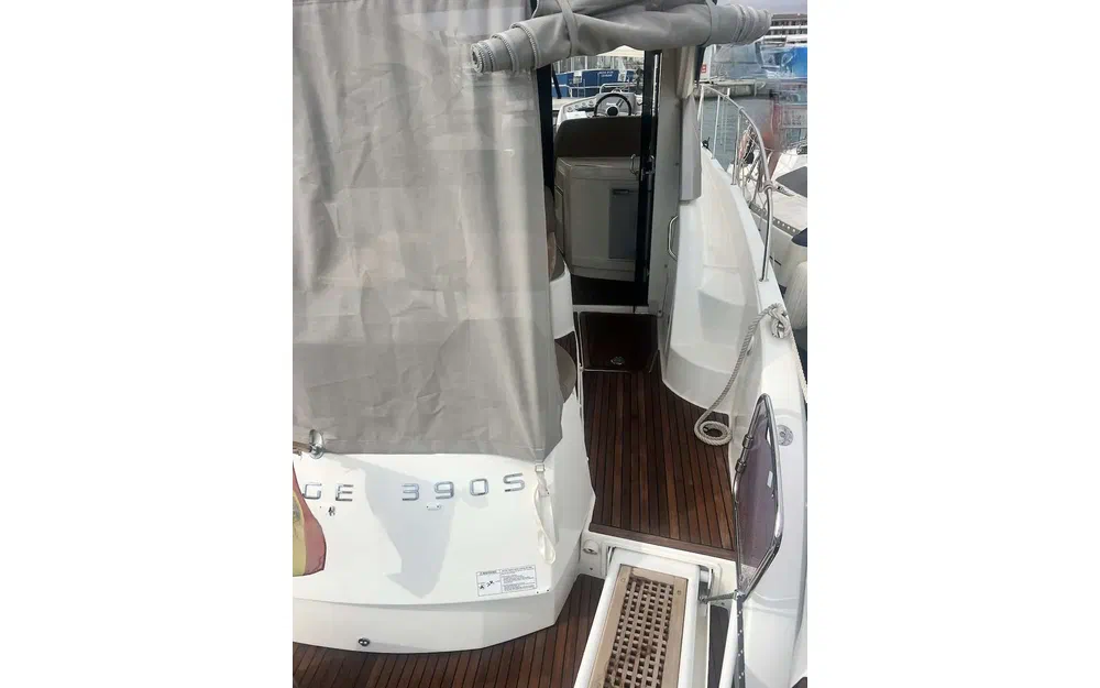 slider 26 Jeanneau Prestige 390