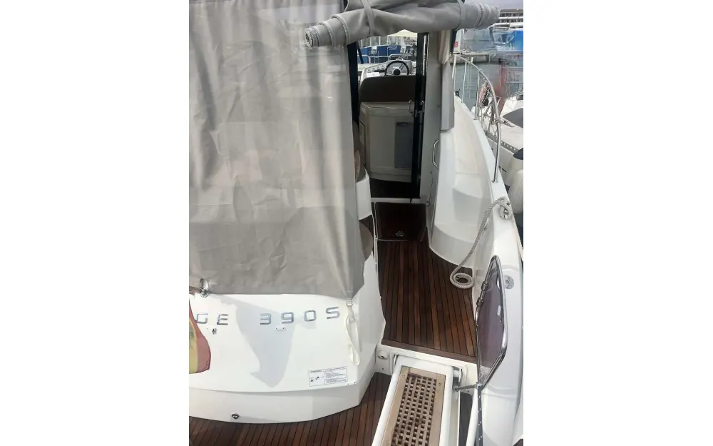 slider 26 Jeanneau Prestige 390 S