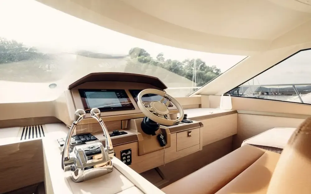 slider 9 Beneteau Monte Carlo 6