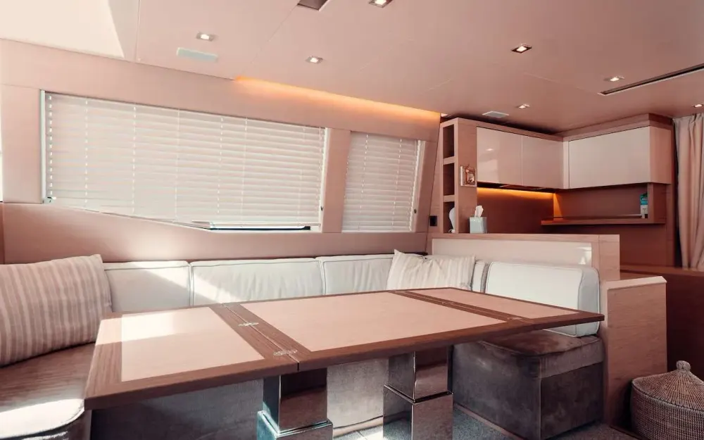 slider 12 Beneteau Monte Carlo 6