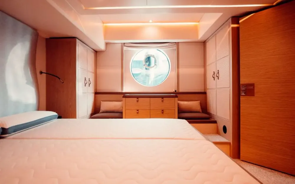 slider 14 Beneteau Monte Carlo 6