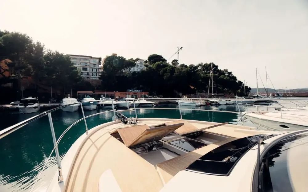 slider 15 Beneteau Monte Carlo 6