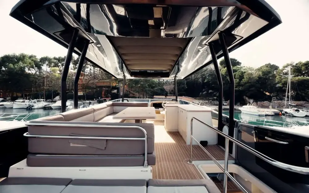 slider 1 Beneteau Monte Carlo 6