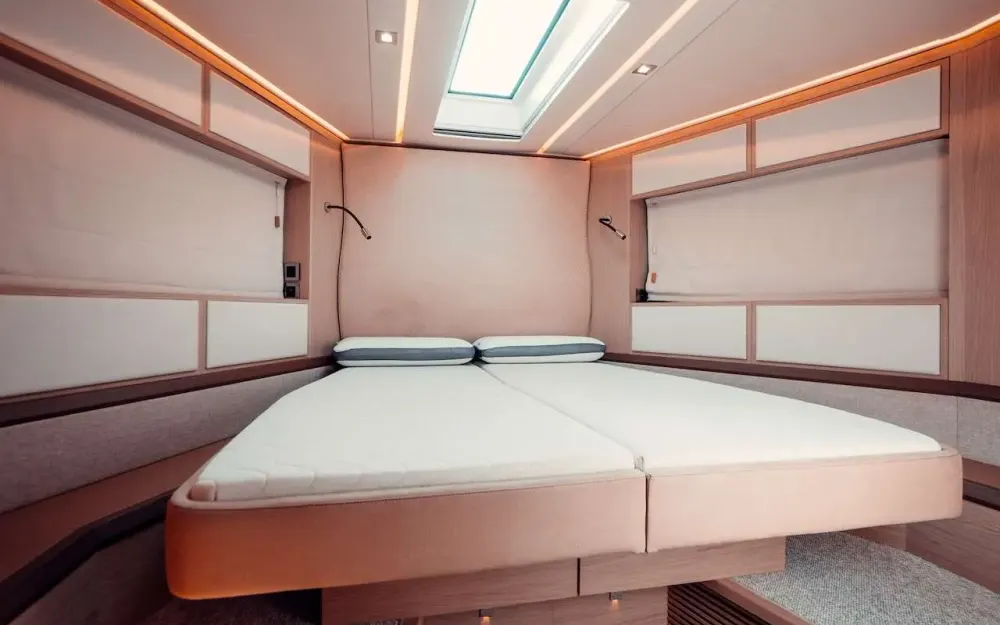 slider 21 Beneteau Monte Carlo 6