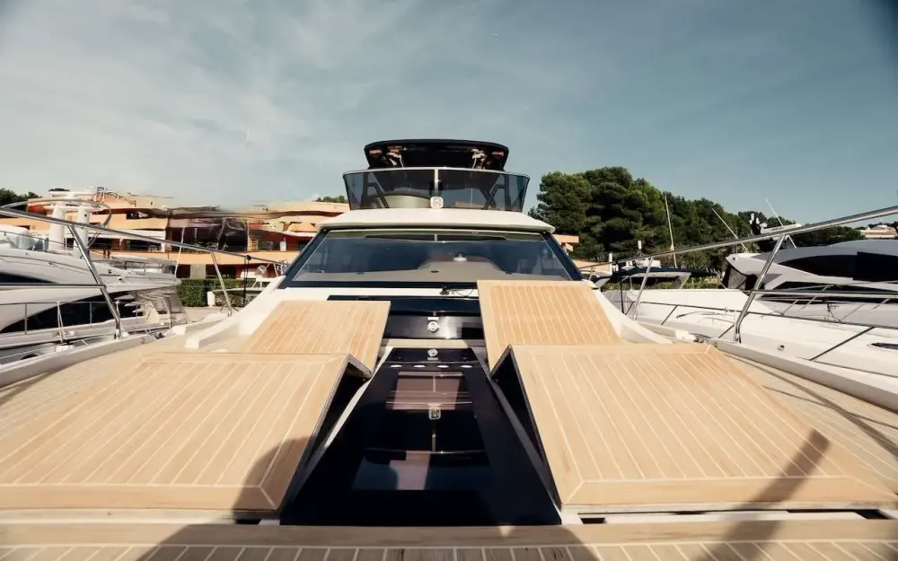 slider 2 Beneteau Monte Carlo 6
