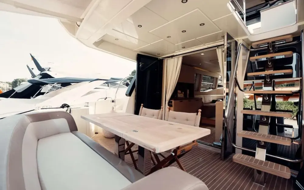 slider 3 Beneteau Monte Carlo 6