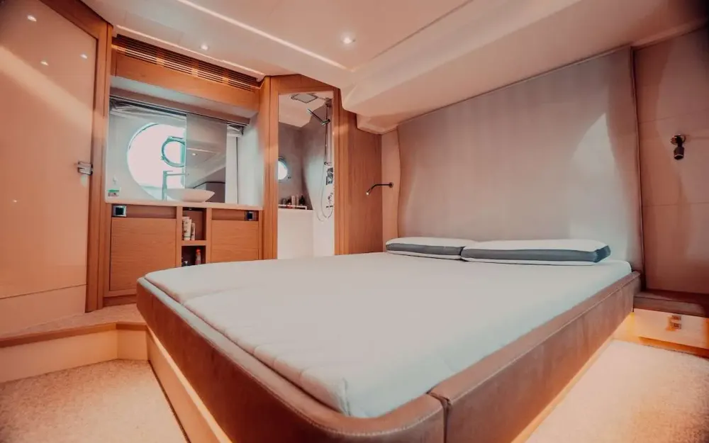 slider 5 Beneteau Monte Carlo 6