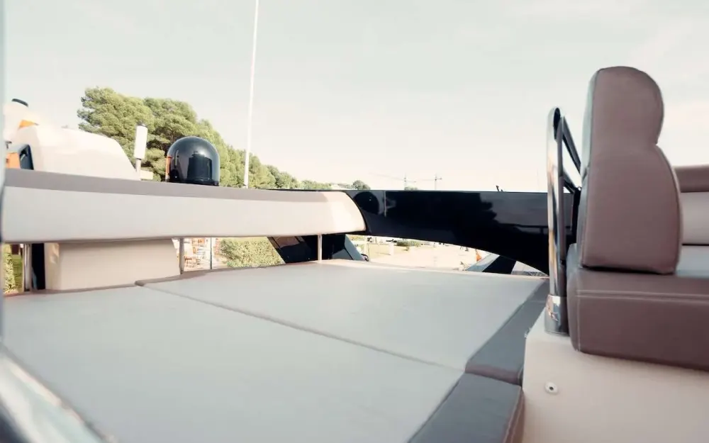 slider 6 Beneteau Monte Carlo 6