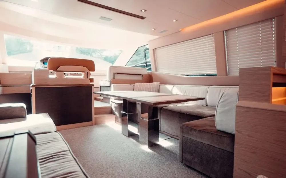 slider 7 Beneteau Monte Carlo 6