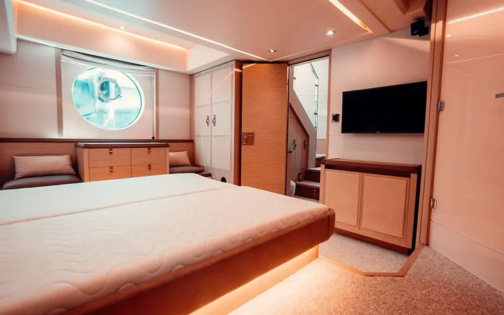 slider 8 Beneteau Monte Carlo 6