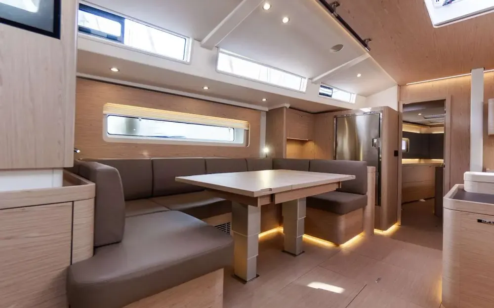 slider 10 Beneteau Oceanis 60