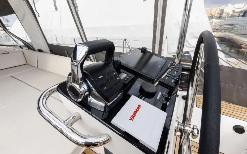 slider 7 Beneteau Oceanis 60