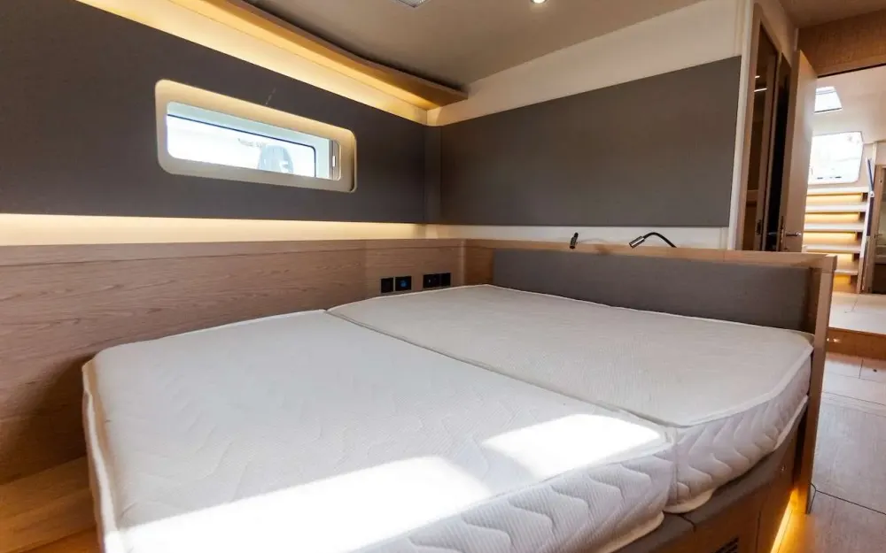 slider 8 Beneteau Oceanis 60