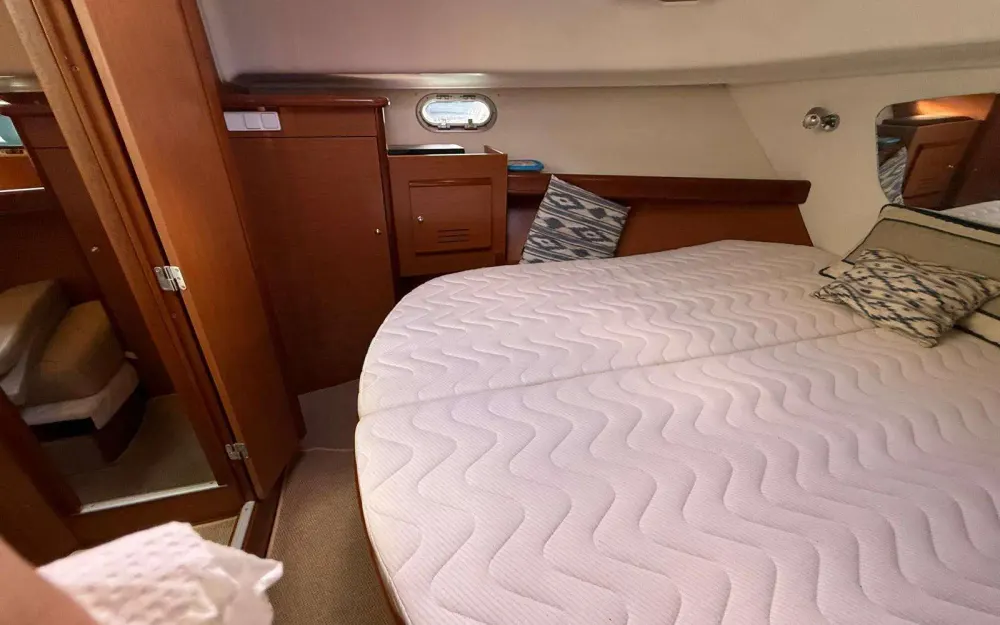 slider 18 Beneteau Antares 10.80