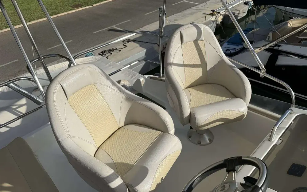 slider 1 Beneteau Antares 10.80