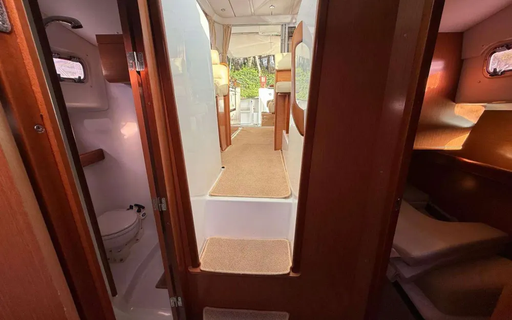 slider 33 Beneteau Antares 10.80