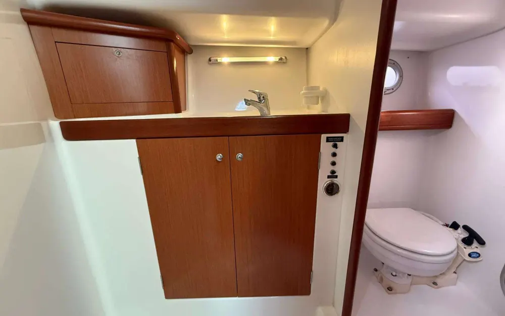 slider 34 Beneteau Antares 10.80