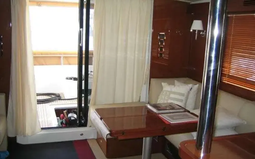 slider 15 Beneteau Swift Trawler 52