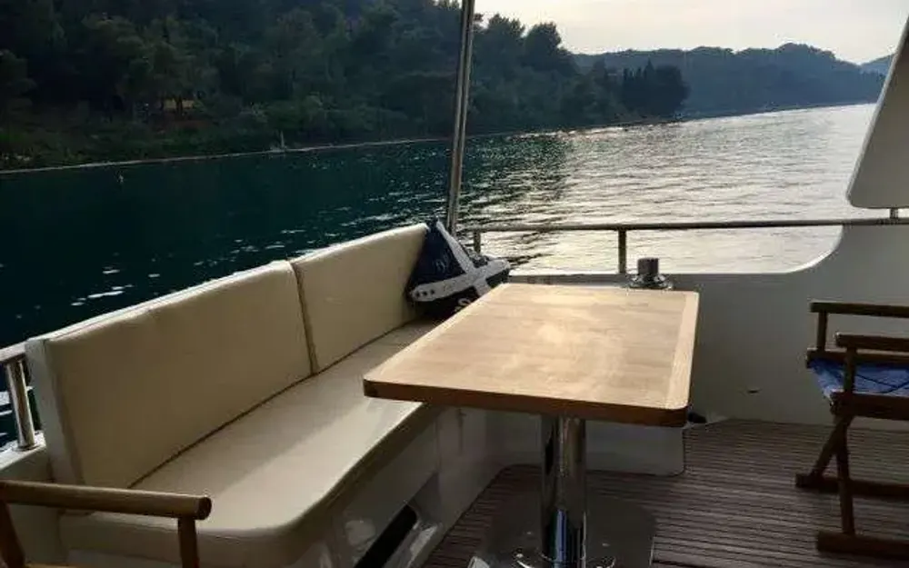 slider 19 Beneteau Swift Trawler 52
