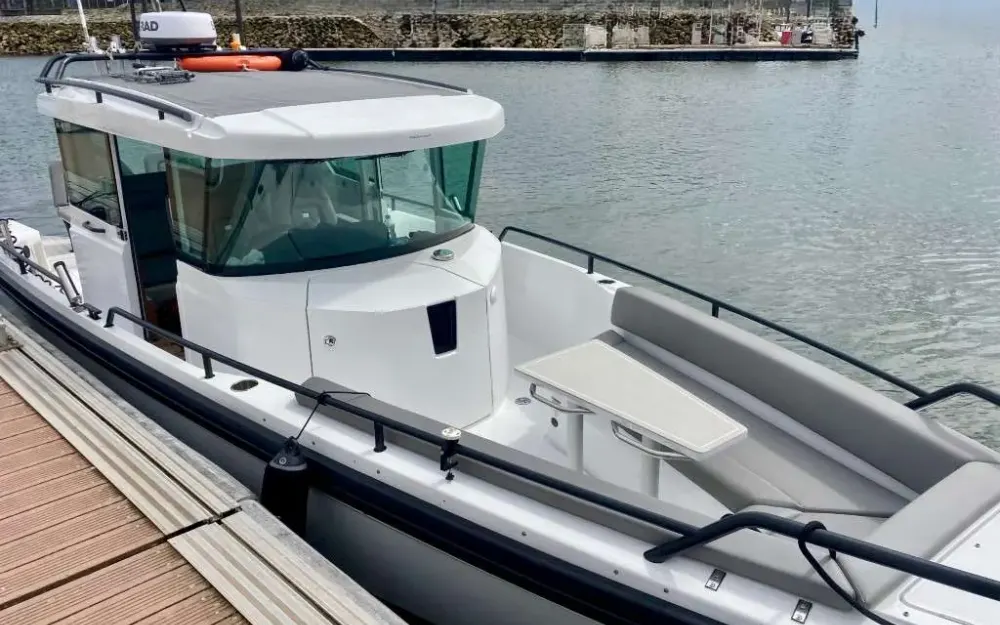slider 6 Axopar  28 Open