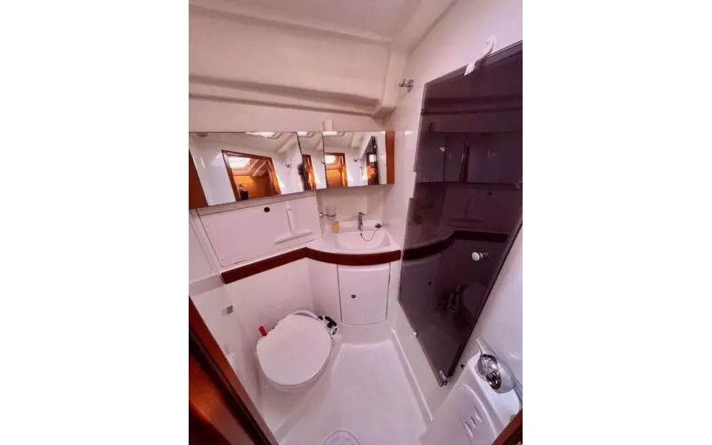 slider 16 Beneteau Oceanis 43