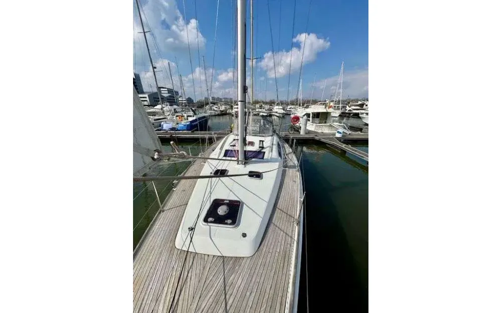 slider 1 Beneteau Oceanis 43