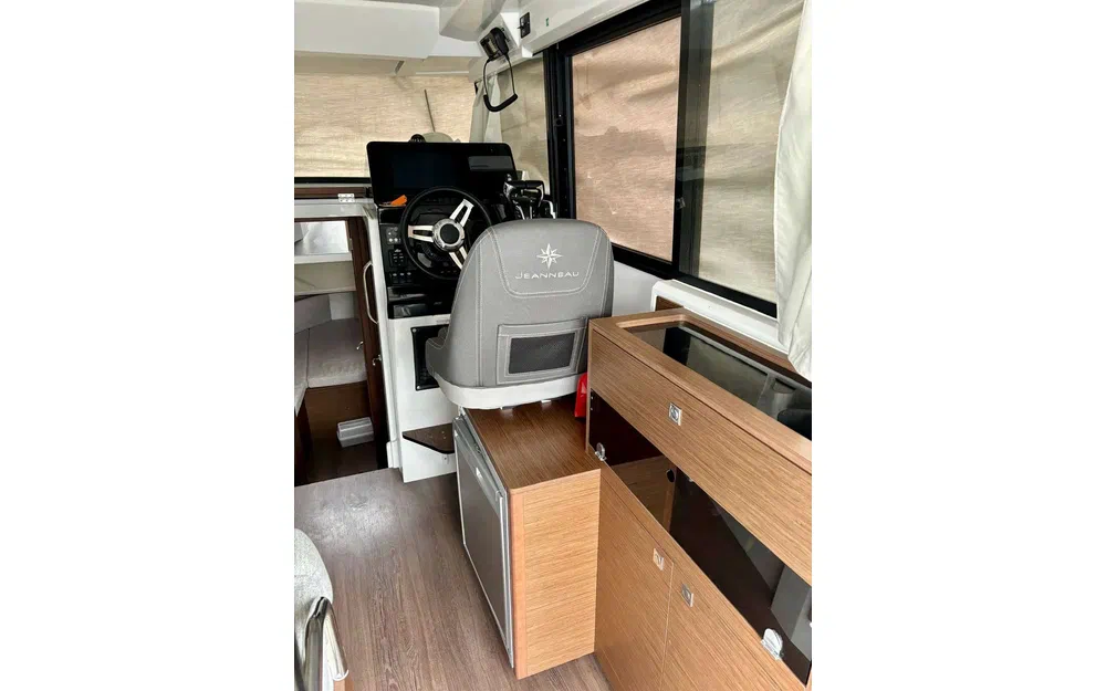 slider 4 Jeanneau Merry Fisher 895