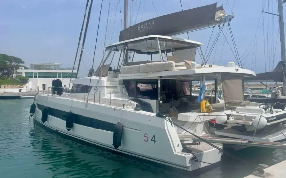 slider 0 Bali Catamarans Bali 5.4