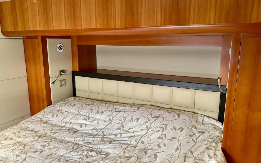 slider 104 Fountaine Pajot Queensland 55