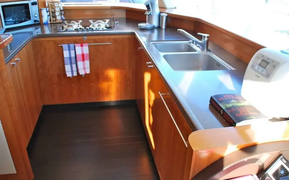 slider 109 Fountaine Pajot Queensland 55